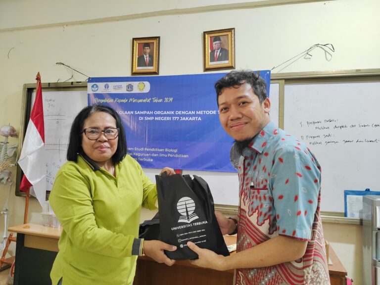 Pengelolaan Sampah Organik dengan Metode Takakura di SMP Negeri 177 Jakarta